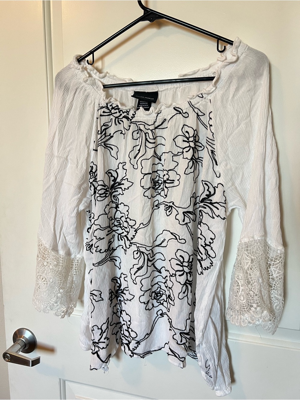 White Black Floral Embroidered Boho Blouse Lace Cuff 3/4 Sleeve Max Studio